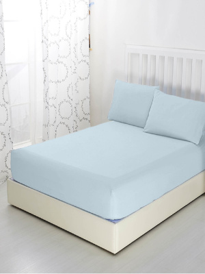 Простыня трикотажная на резинке голубой